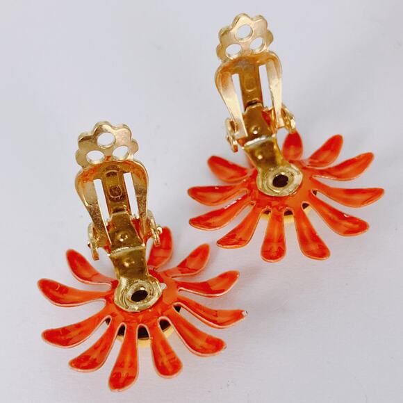 VTG 1960s Enamel Daisy Brooch Earrings Set Mod Flower Power Cheerful Playful - Picture 9 of 10